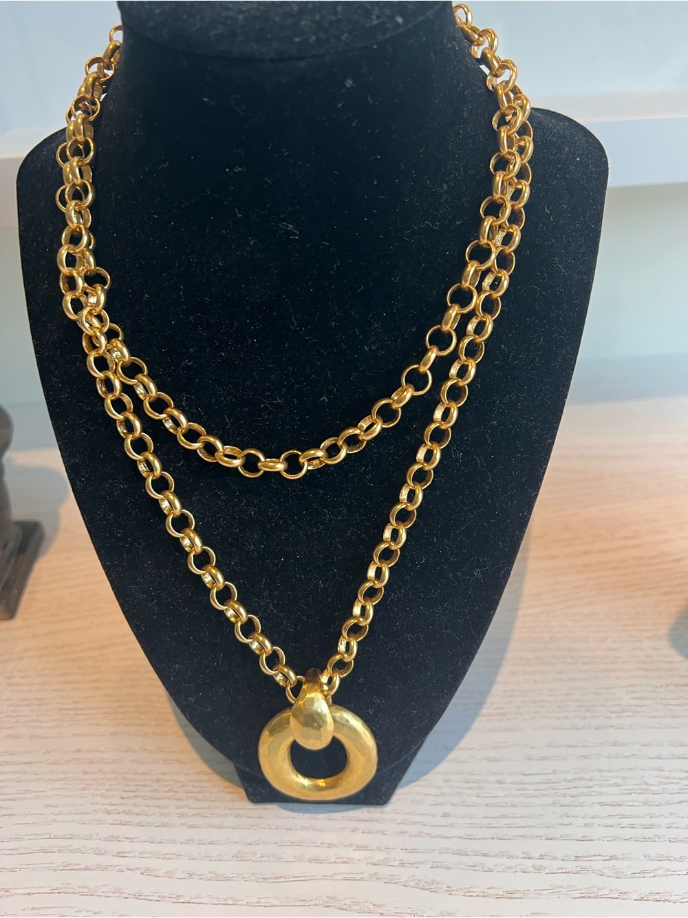 Julie Vos Palermo Gold Chunky Chain Necklace with Circular Pendant - Picture 3 of 10